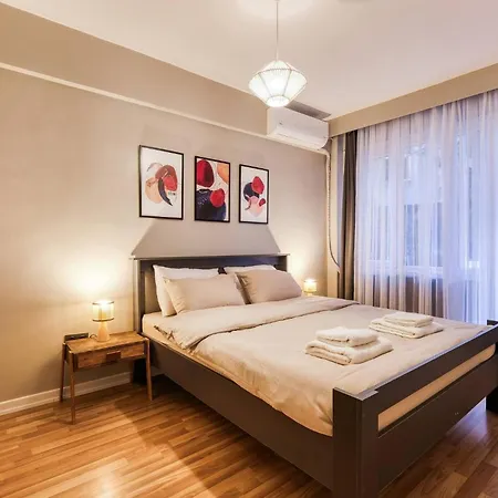 Modern, 3br, Location *