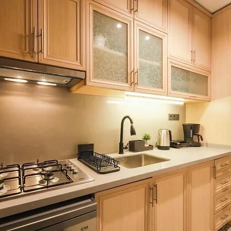 Modern, 3br, Location